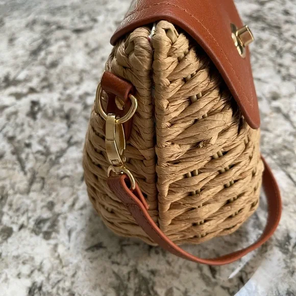 New without tag raffia crossbody bag
W 11’ H 8’ - Picture 3 of 5